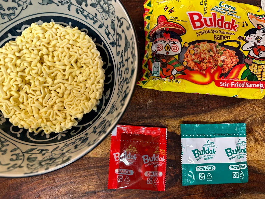 Buldak Maíz CAJA 5 paquetes de 8 piezas con 140 g c/u Total 40
