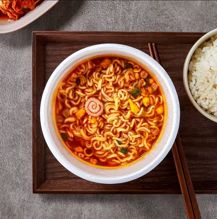 Yukgaejang Ramen CAJA 4 paquetes con 8 piezas de 116 g c/u Total 32