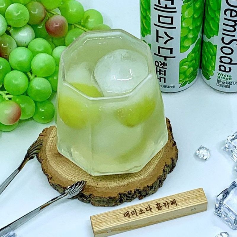 Demi Soda Uva CAJA 30 piezas de 250 ml c/u